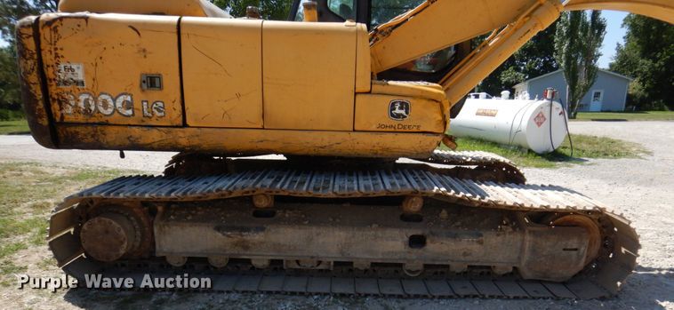 image for item KR9203 2004 John Deere 200C-LC  excavator
