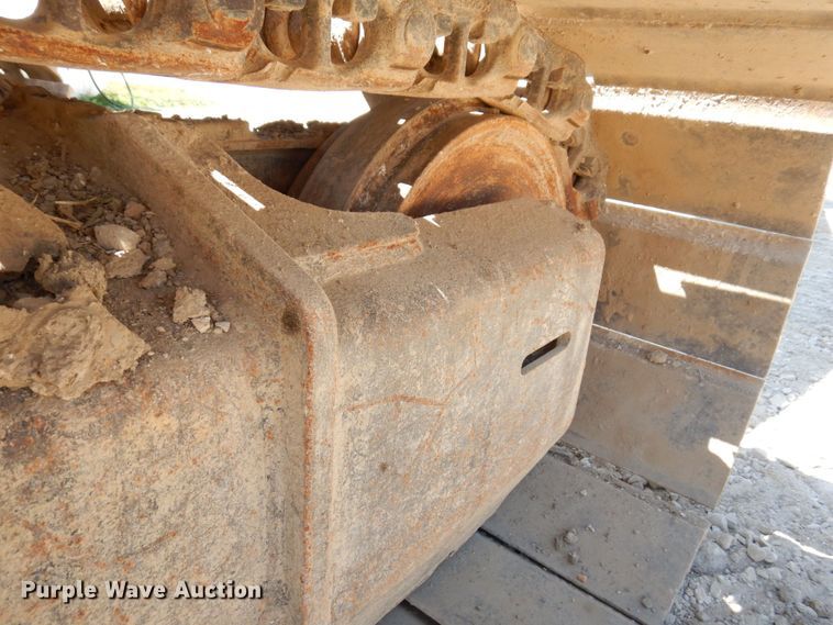 image for item KR9203 2004 John Deere 200C-LC  excavator