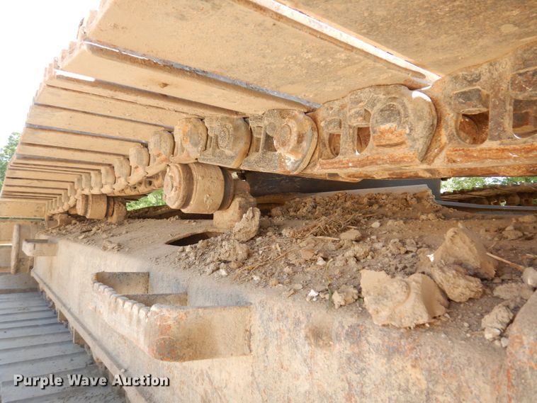 image for item KR9203 2004 John Deere 200C-LC  excavator