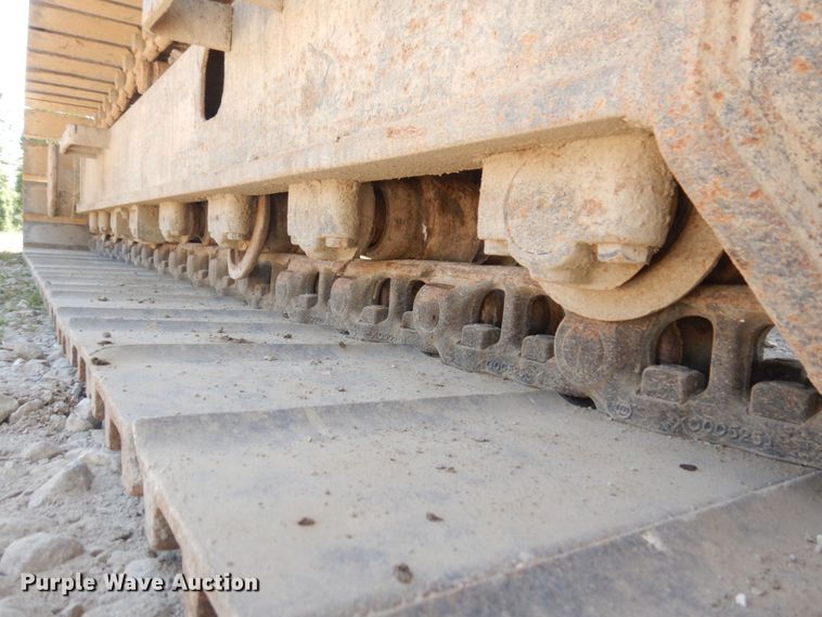 image for item KR9203 2004 John Deere 200C-LC  excavator