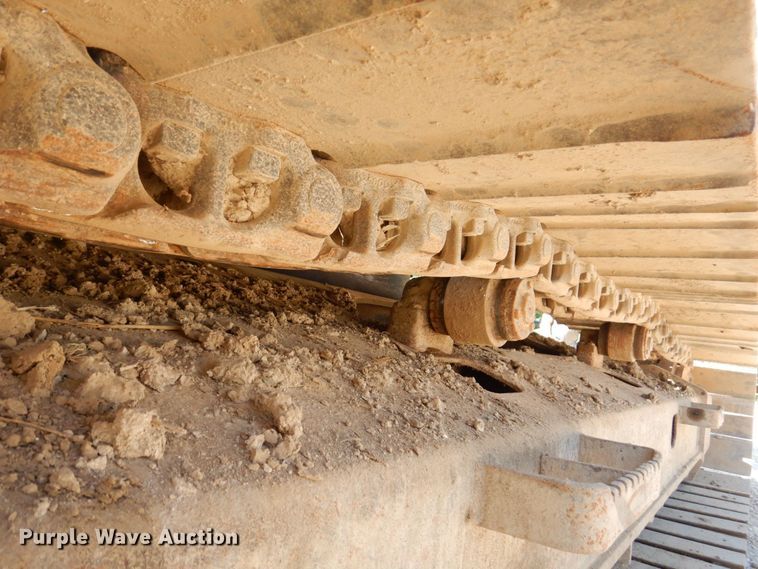 image for item KR9203 2004 John Deere 200C-LC  excavator