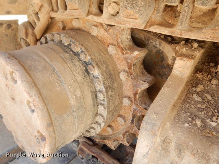 image for item KR9203 2004 John Deere 200C-LC  excavator