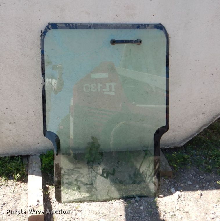 image for item KR9211 2004 Takeuchi TL130  tracked skid steer loader