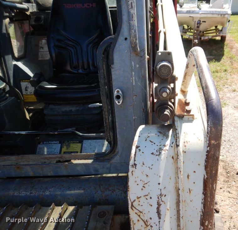 image for item KR9211 2004 Takeuchi TL130  tracked skid steer loader