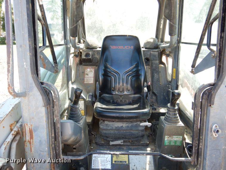 image for item KR9211 2004 Takeuchi TL130  tracked skid steer loader