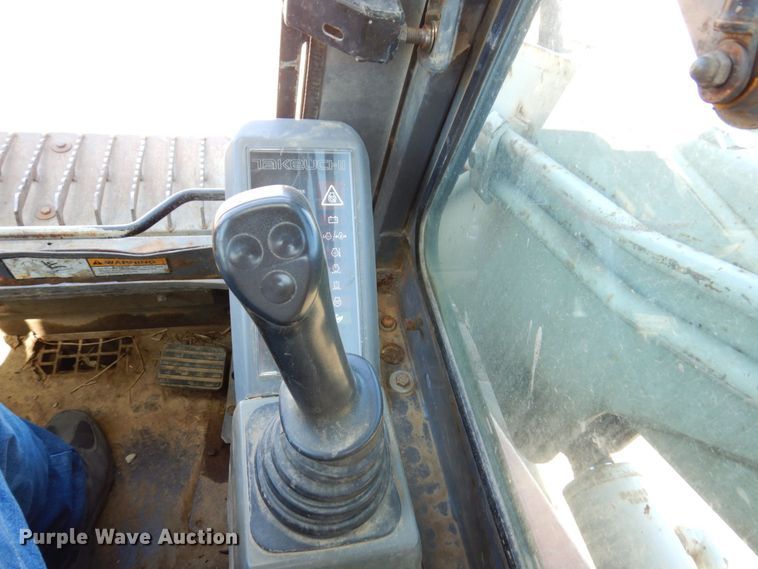 image for item KR9211 2004 Takeuchi TL130  tracked skid steer loader