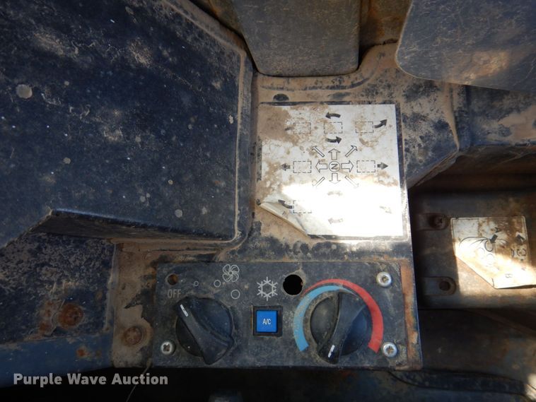 image for item KR9211 2004 Takeuchi TL130  tracked skid steer loader