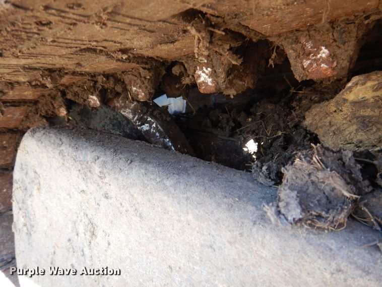 image for item KR9211 2004 Takeuchi TL130  tracked skid steer loader