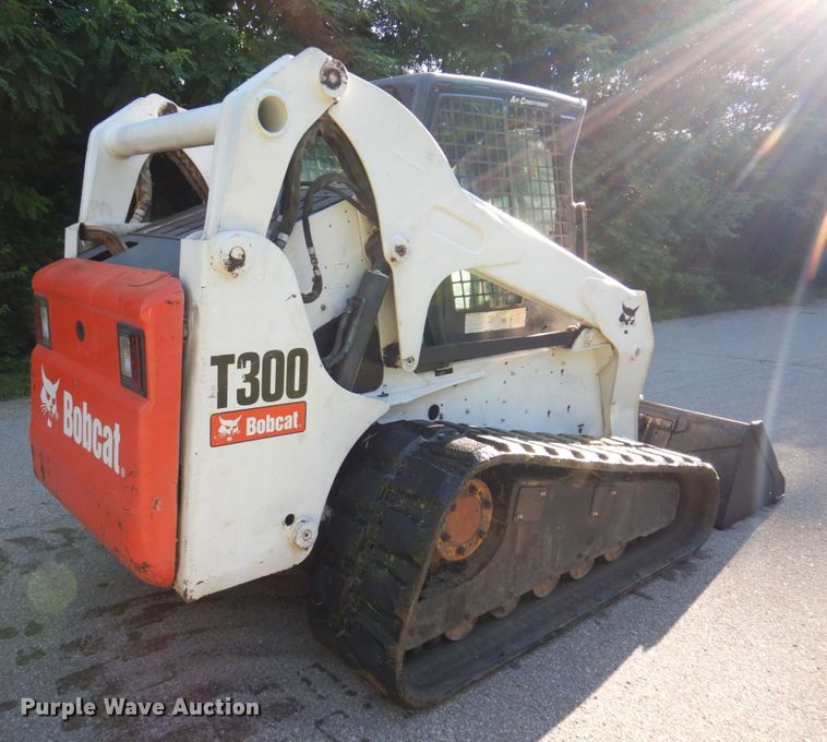 image for item KR9221 2006 Bobcat T300  tracked skid steer loader