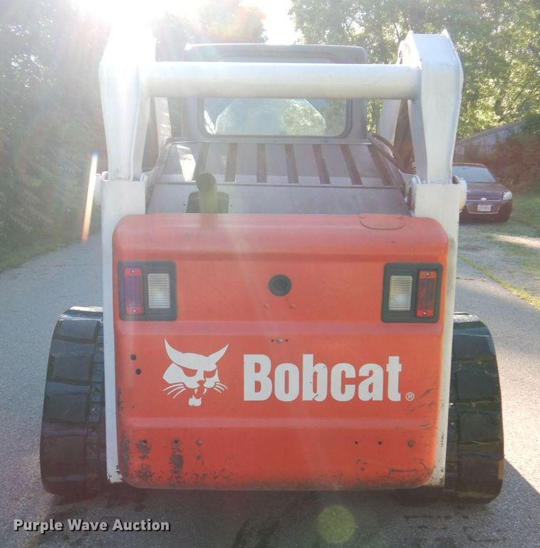 image for item KR9221 2006 Bobcat T300  tracked skid steer loader