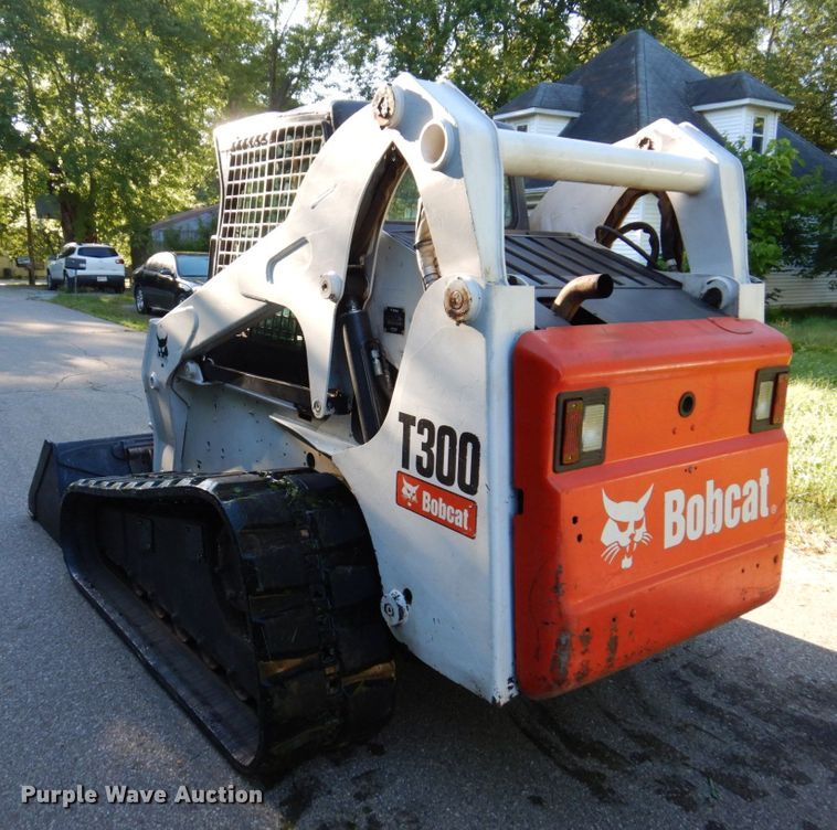 image for item KR9221 2006 Bobcat T300  tracked skid steer loader