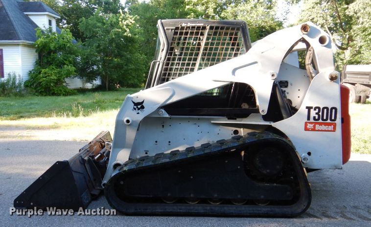 image for item KR9221 2006 Bobcat T300  tracked skid steer loader