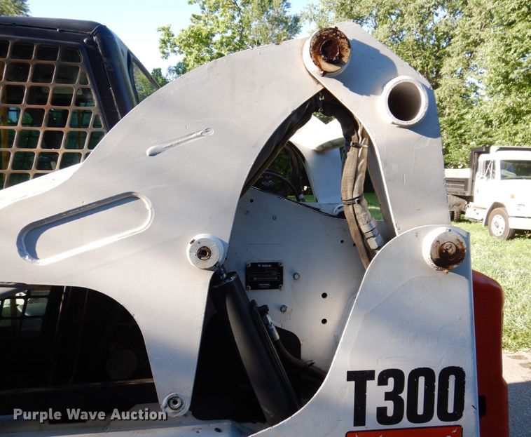 image for item KR9221 2006 Bobcat T300  tracked skid steer loader