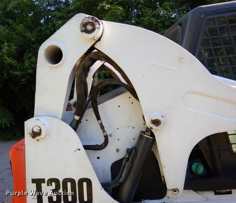 image for item KR9221 2006 Bobcat T300  tracked skid steer loader