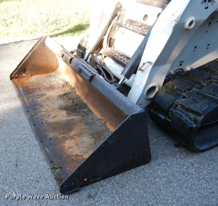 image for item KR9221 2006 Bobcat T300  tracked skid steer loader
