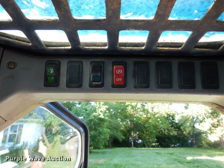 image for item KR9221 2006 Bobcat T300  tracked skid steer loader