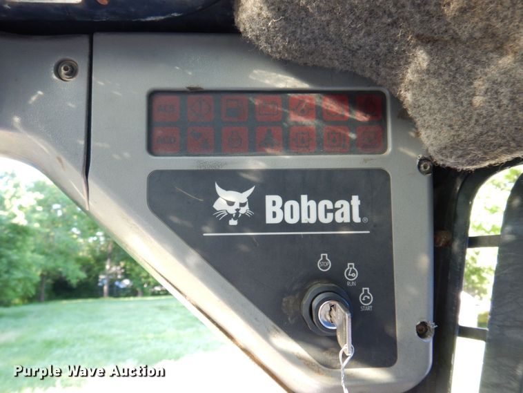 image for item KR9221 2006 Bobcat T300  tracked skid steer loader