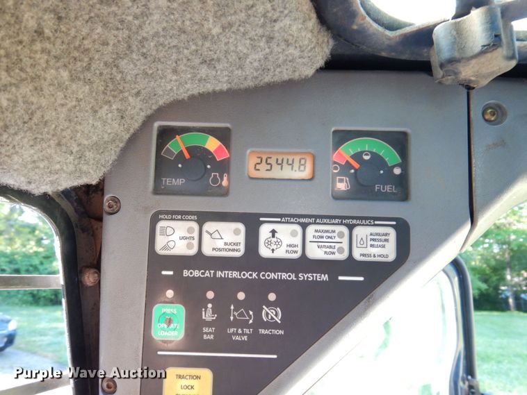 image for item KR9221 2006 Bobcat T300  tracked skid steer loader