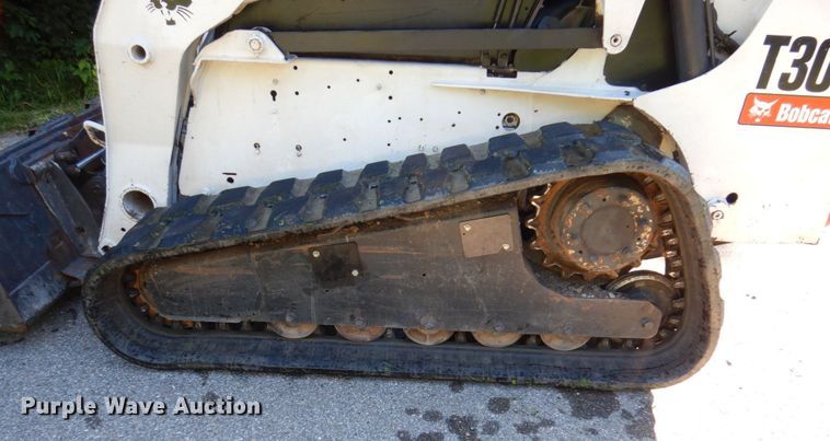 image for item KR9221 2006 Bobcat T300  tracked skid steer loader