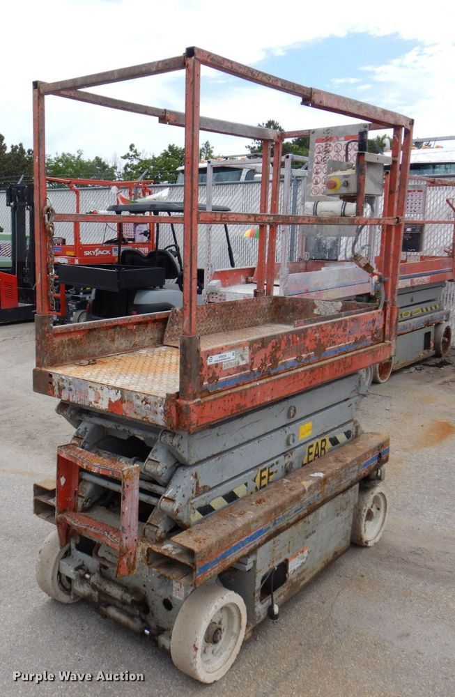 image for item KR9236 1997 Skyjack SJIII 3219  scissor lift