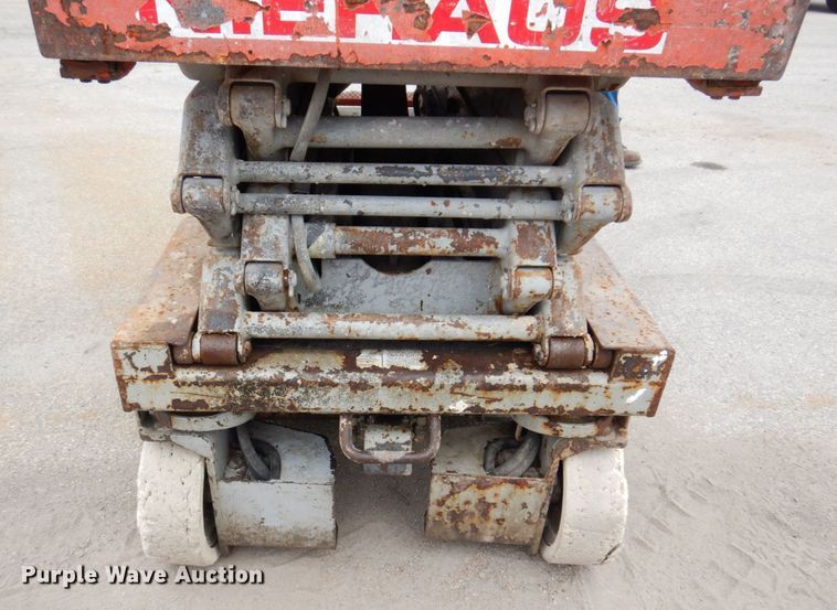 image for item KR9236 1997 Skyjack SJIII 3219  scissor lift