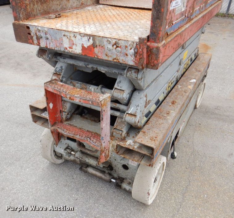 image for item KR9236 1997 Skyjack SJIII 3219  scissor lift