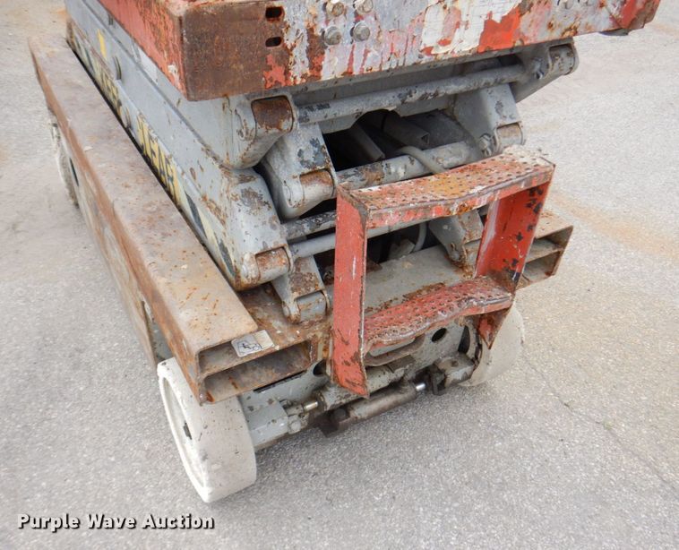 image for item KR9236 1997 Skyjack SJIII 3219  scissor lift