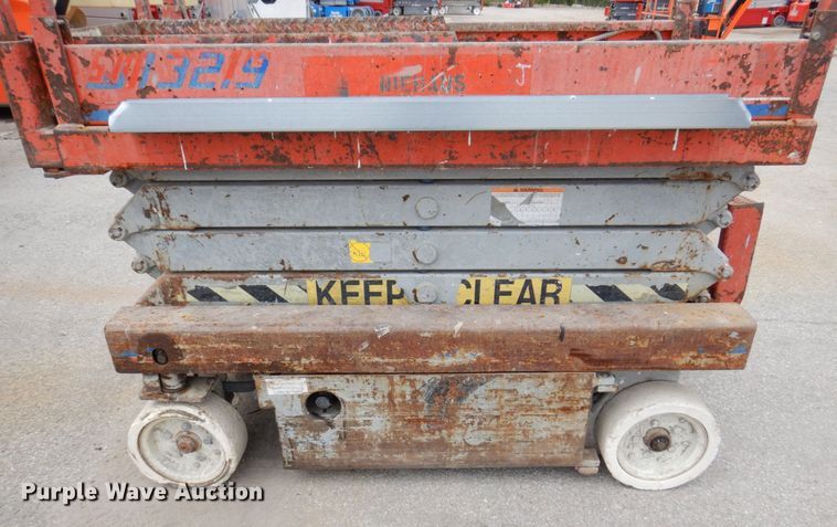 image for item KR9236 1997 Skyjack SJIII 3219  scissor lift