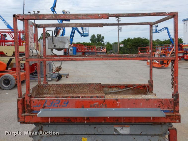 image for item KR9236 1997 Skyjack SJIII 3219  scissor lift