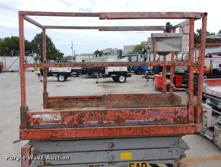 image for item KR9236 1997 Skyjack SJIII 3219  scissor lift