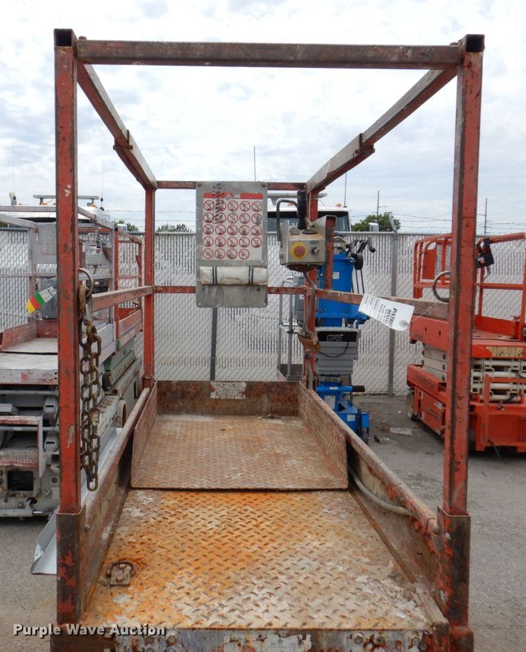 image for item KR9236 1997 Skyjack SJIII 3219  scissor lift