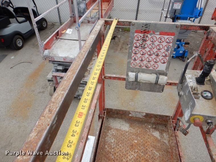 image for item KR9236 1997 Skyjack SJIII 3219  scissor lift
