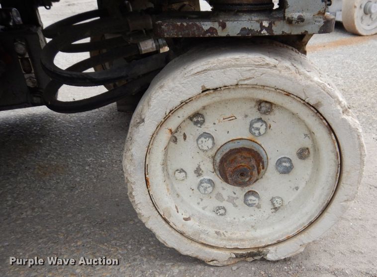 image for item KR9236 1997 Skyjack SJIII 3219  scissor lift