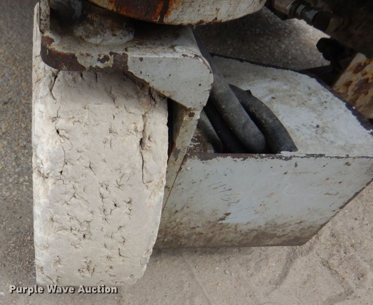 image for item KR9236 1997 Skyjack SJIII 3219  scissor lift