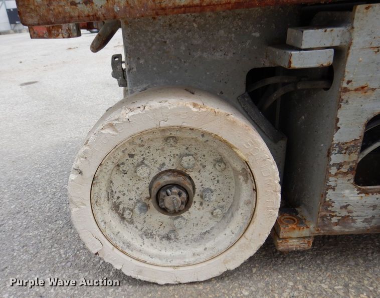 image for item KR9236 1997 Skyjack SJIII 3219  scissor lift