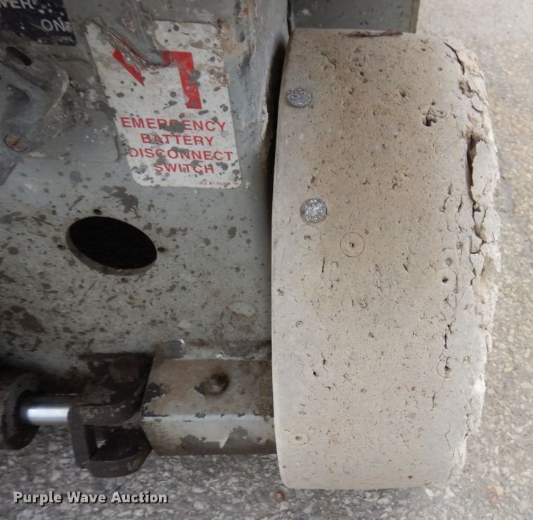 image for item KR9236 1997 Skyjack SJIII 3219  scissor lift