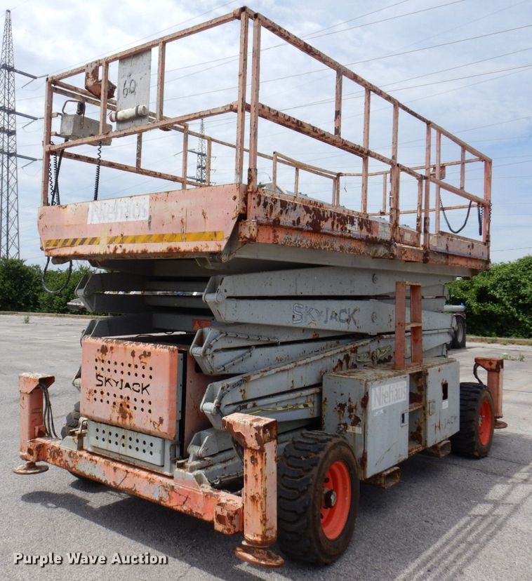 image for item KR9237 2002 Skyjack SJ9250  scissor lift