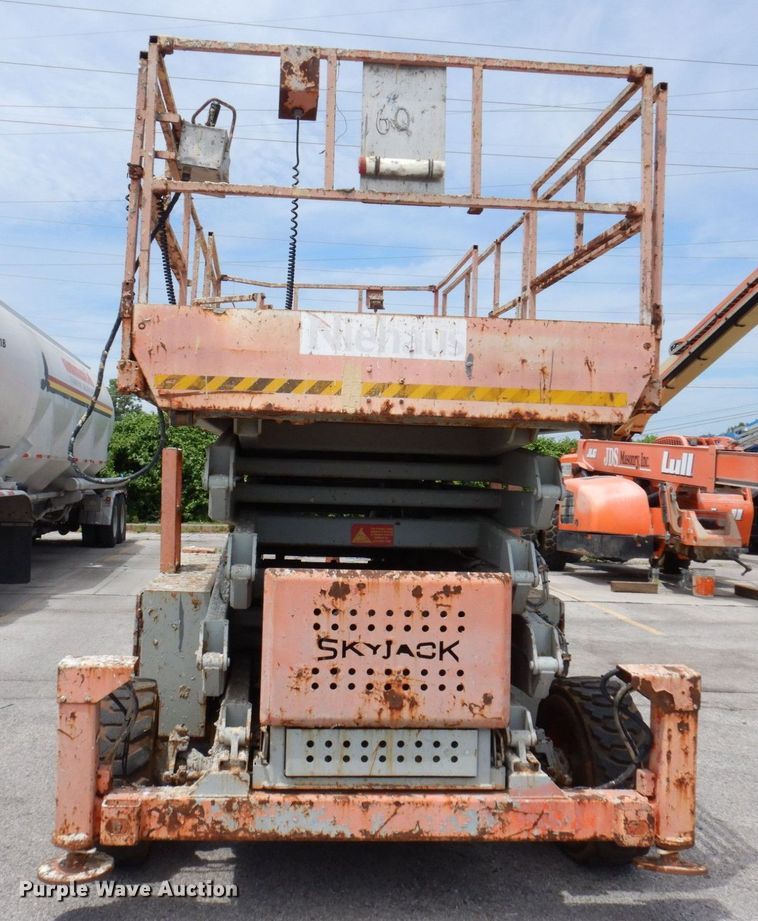 image for item KR9237 2002 Skyjack SJ9250  scissor lift