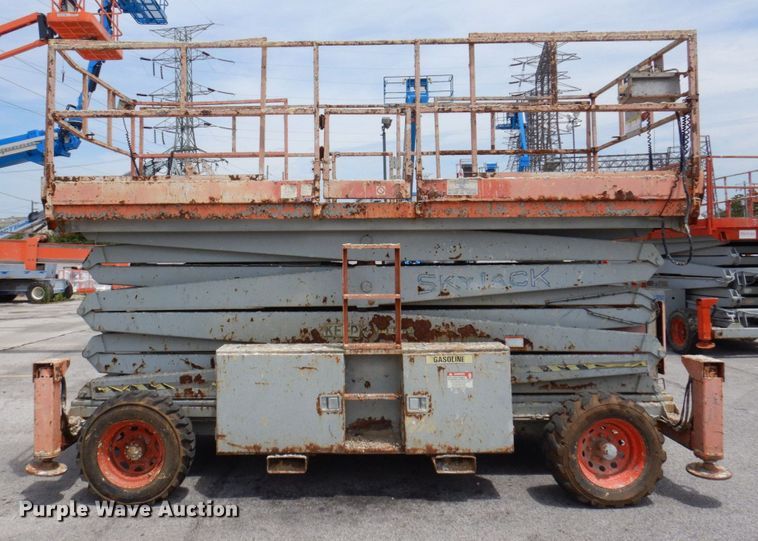 image for item KR9237 2002 Skyjack SJ9250  scissor lift
