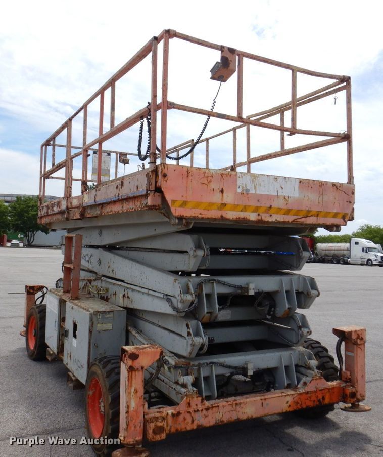 image for item KR9237 2002 Skyjack SJ9250  scissor lift