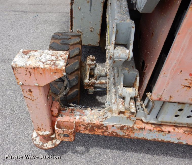 image for item KR9237 2002 Skyjack SJ9250  scissor lift
