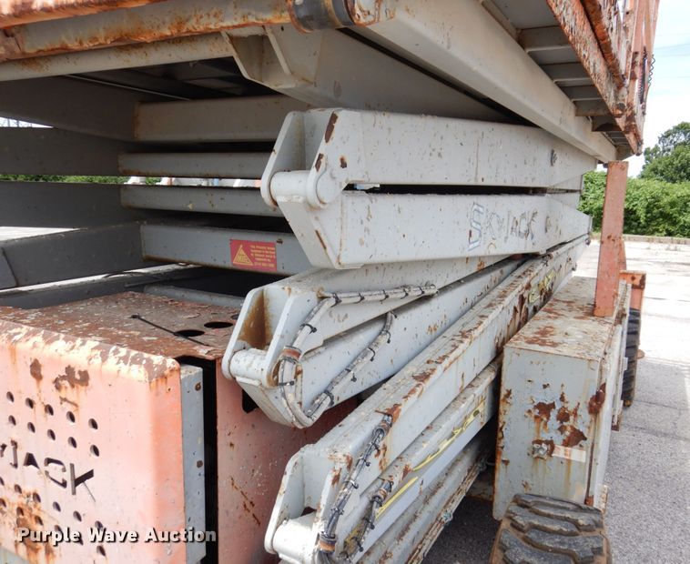 image for item KR9237 2002 Skyjack SJ9250  scissor lift