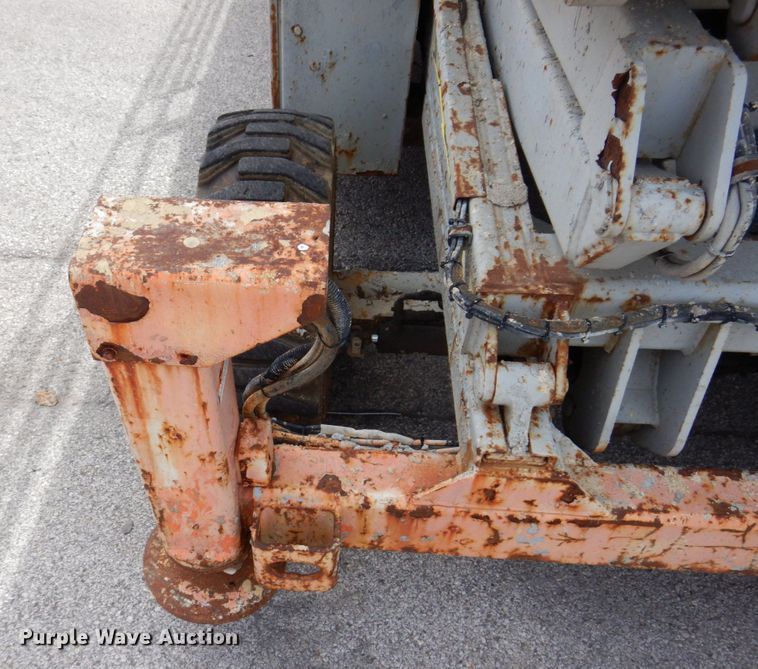 image for item KR9237 2002 Skyjack SJ9250  scissor lift