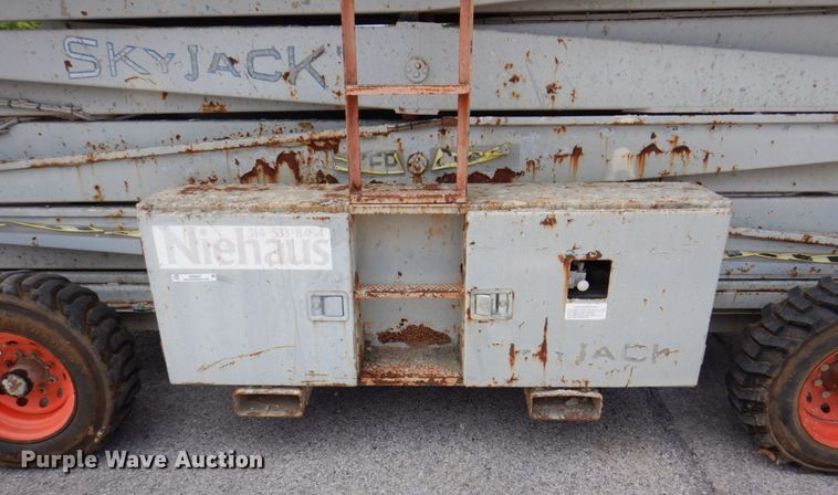 image for item KR9237 2002 Skyjack SJ9250  scissor lift