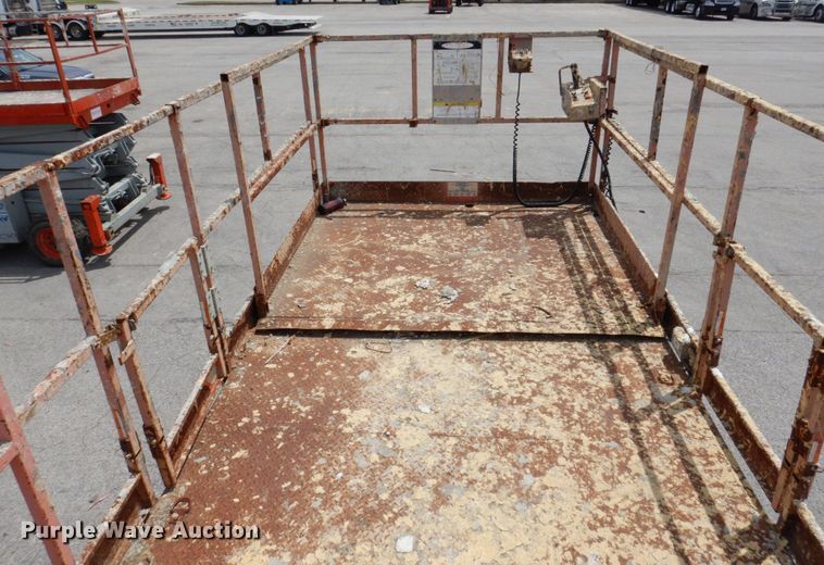 image for item KR9237 2002 Skyjack SJ9250  scissor lift