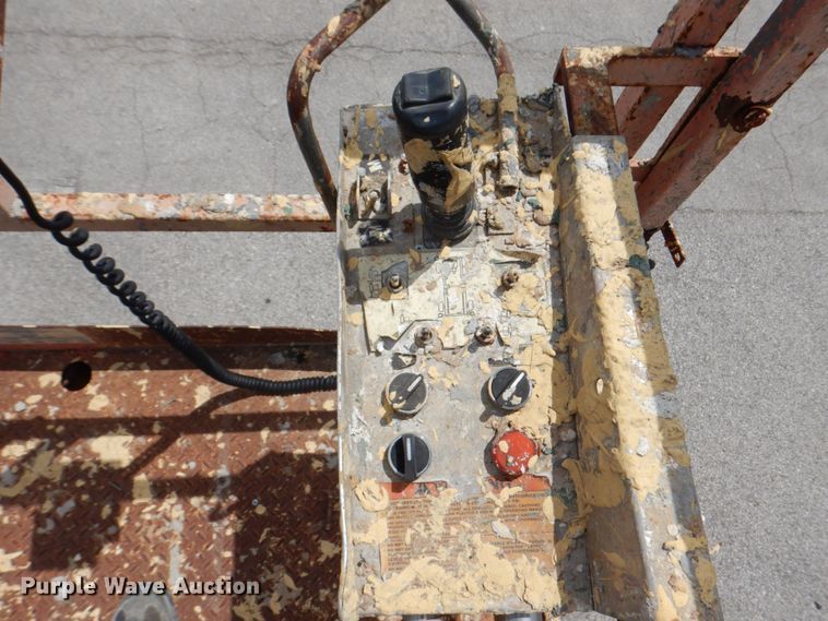 image for item KR9237 2002 Skyjack SJ9250  scissor lift