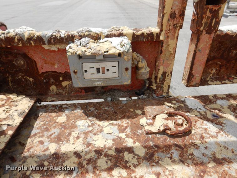 image for item KR9237 2002 Skyjack SJ9250  scissor lift