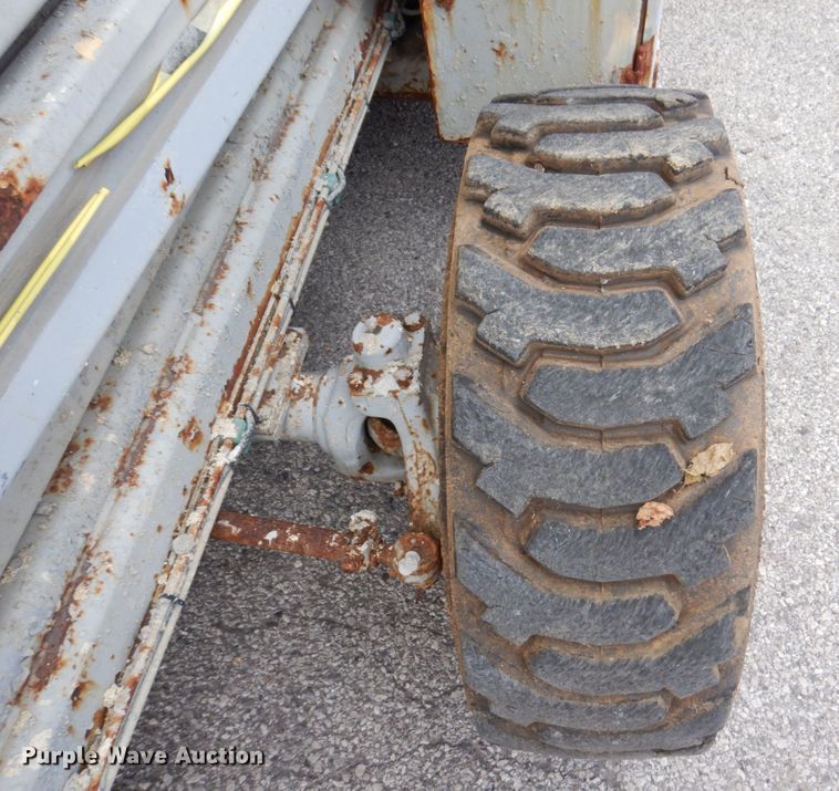 image for item KR9237 2002 Skyjack SJ9250  scissor lift