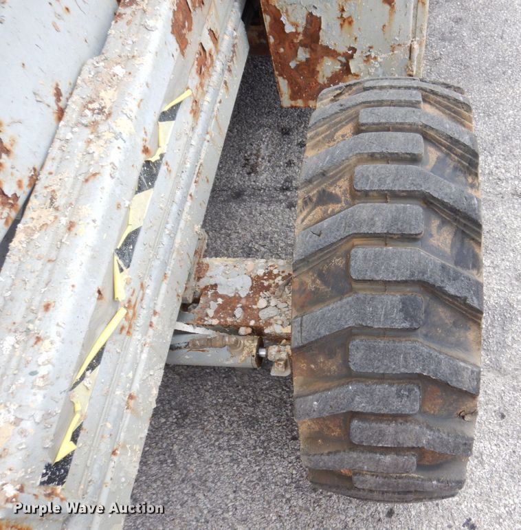 image for item KR9237 2002 Skyjack SJ9250  scissor lift