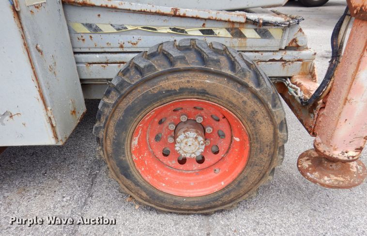 image for item KR9237 2002 Skyjack SJ9250  scissor lift